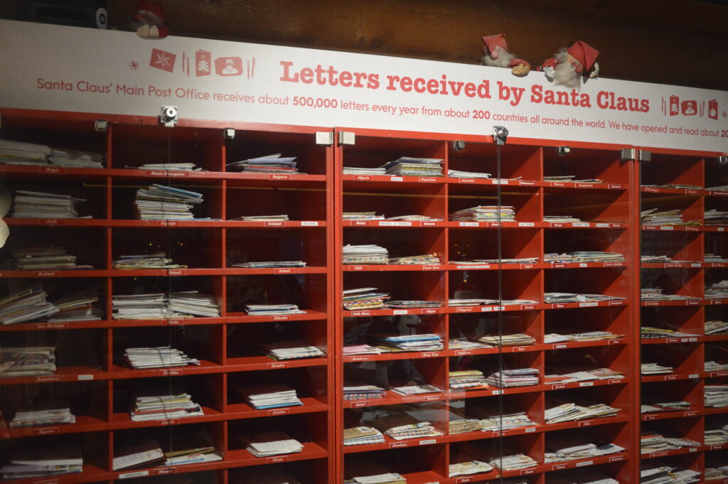 Почтовое отделение Деда Мороза в Лапландии (куда можно отправить письмо)
