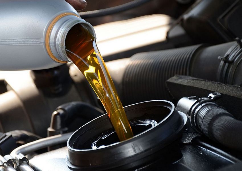 Как моторное масло влияет на работоспособность двигателя автомобиля?