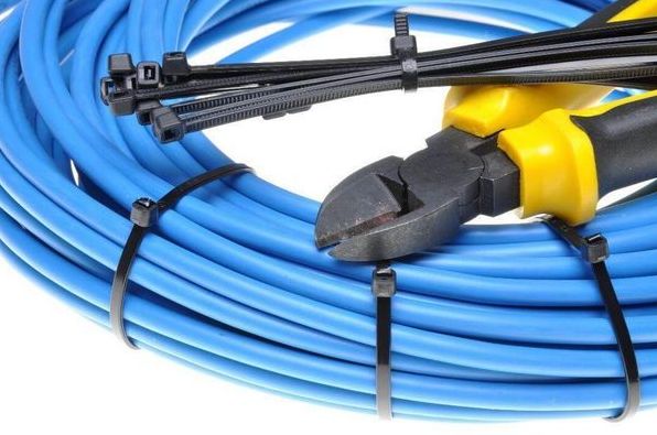 Применение кабельных стяжек в системах безопасности и сигнализации: оптимальные решения для надежности связи.